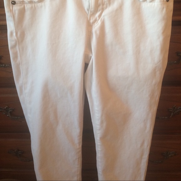 White Capri - Picture 3 of 9